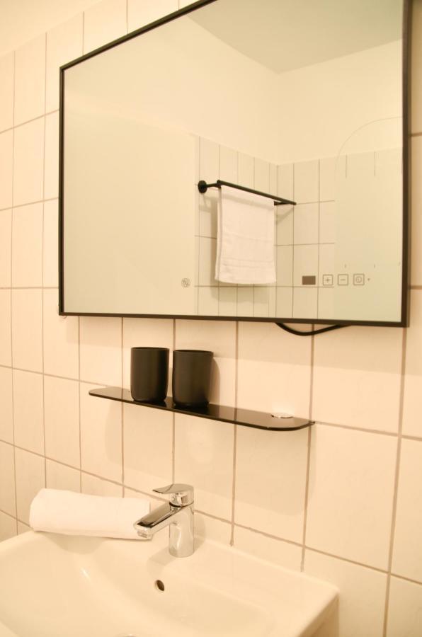 Milpau Bottrop 2 - Modernes Und Zentrales Premium-Apartment Fuer 4 Personen Mit Queensize-Bett Und Einzelbetten - Netflix, Nespresso Und Smart-Tv المظهر الخارجي الصورة