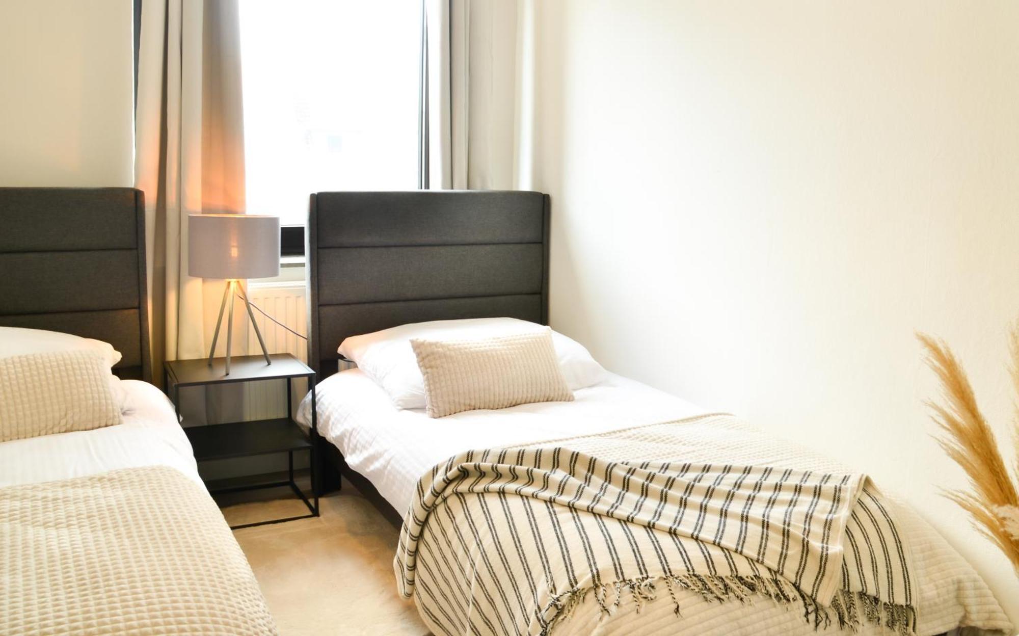 Milpau Bottrop 2 - Modernes Und Zentrales Premium-Apartment Fuer 4 Personen Mit Queensize-Bett Und Einzelbetten - Netflix, Nespresso Und Smart-Tv المظهر الخارجي الصورة