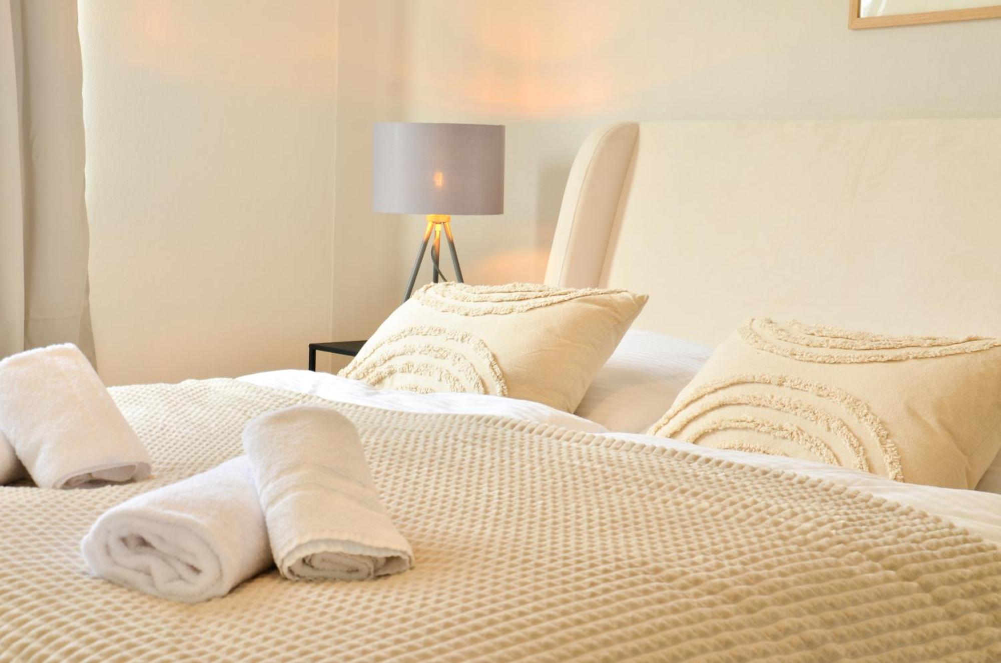 Milpau Bottrop 2 - Modernes Und Zentrales Premium-Apartment Fuer 4 Personen Mit Queensize-Bett Und Einzelbetten - Netflix, Nespresso Und Smart-Tv المظهر الخارجي الصورة